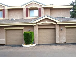 Building Photo - 900 S Meadows Pkwy