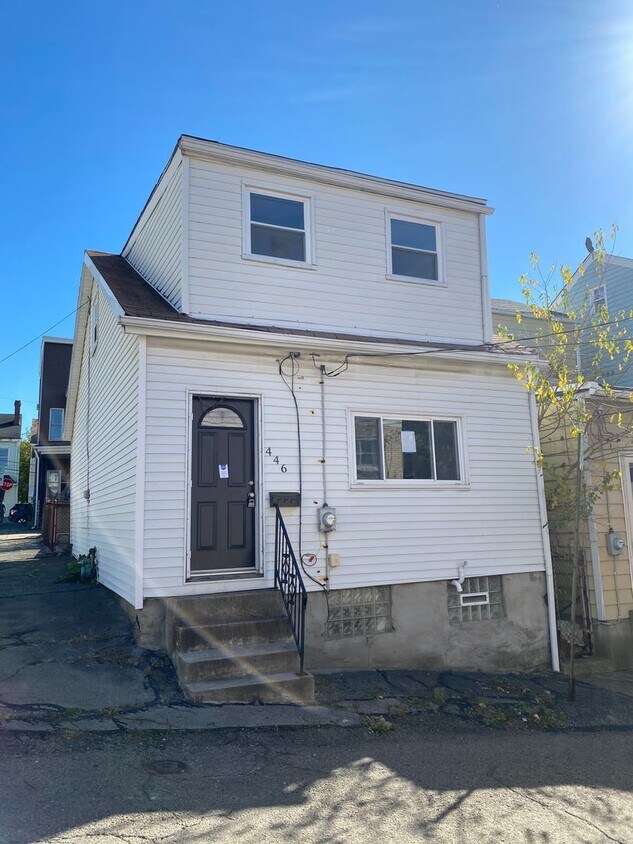 NEWLY RENOVATED 2 BEDROOM IN THE HEART OF ... - NEWLY RENOVATED 2 BEDROOM IN THE HEART OF ...