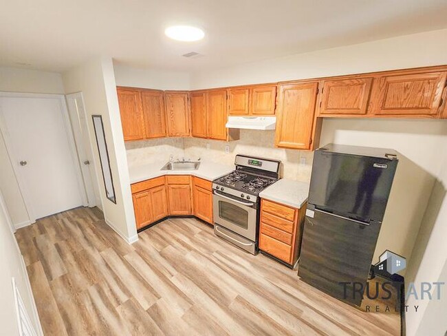 Building Photo - 2 bedroom apartment between Frankford and ...