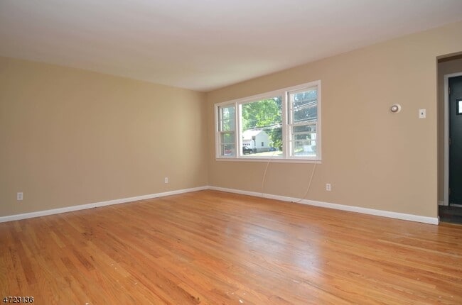 Building Photo - 356 Bradley Ave