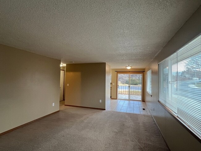 Building Photo - l502