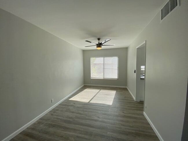 Building Photo - Peerless Apartments