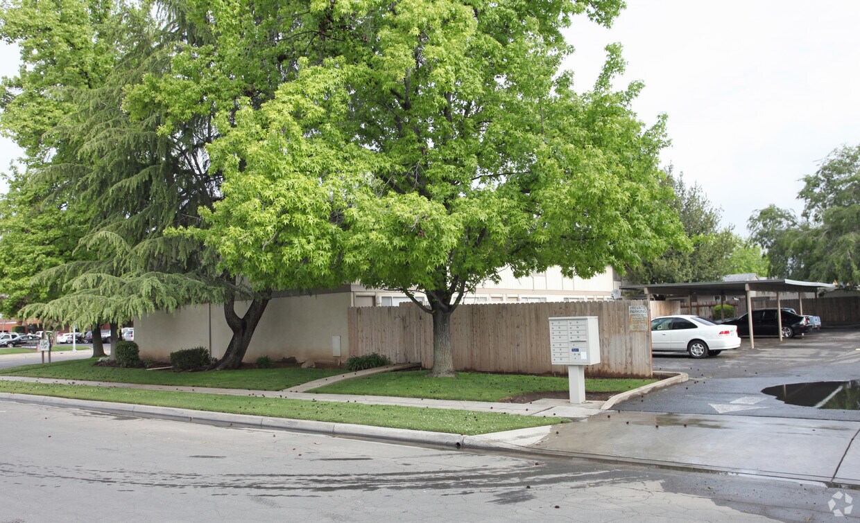 Building Photo - Summit Apartments