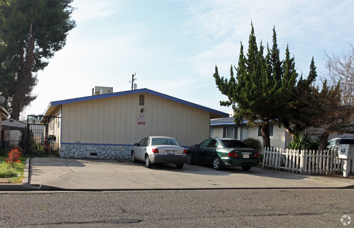 Primary Photo - 260 Wayside Dr