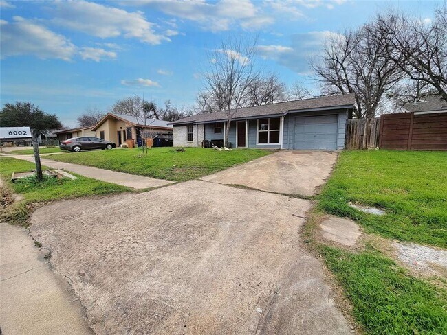 Foto del edificio - Charming 3-Bed, 1.5-Bath Home in Austin!