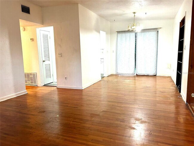 Foto del edificio - 112 Dahlia Dr