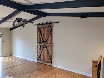 Foto del edificio - Spacious 3-Bedroom home with Hardwood & Finished Basement, and custom finishes