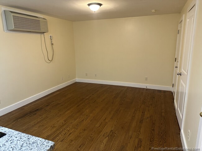 Building Photo - 842 Dorchester Ave