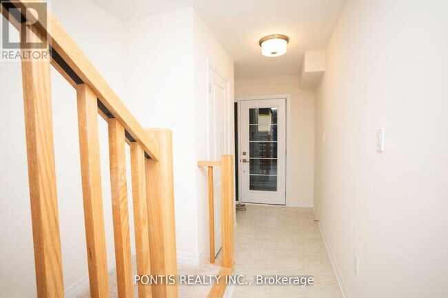 Building Photo - 84 Fieldridge Cres