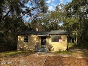 Building Photo - 7527 Tampa Ave