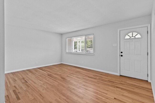 Building Photo - 2629 Glenoak Dr
