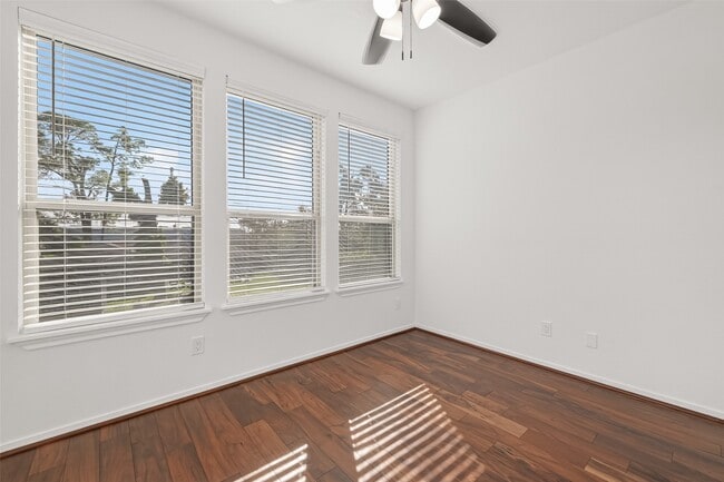 Building Photo - 10949 Cannes Memorial Dr