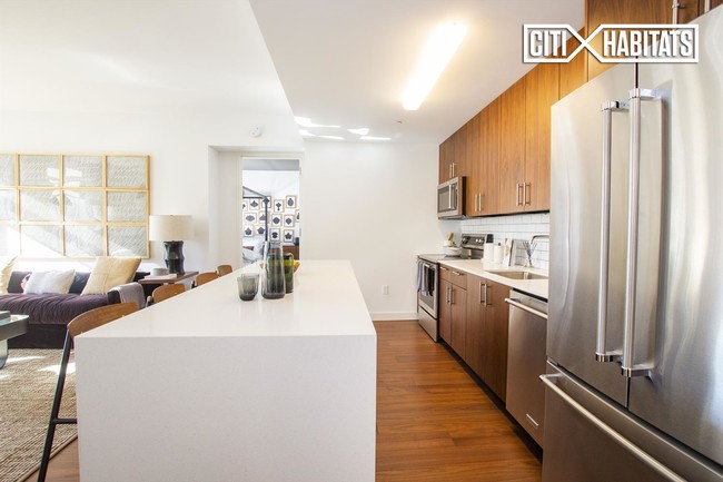 Building Photo - The Amberly