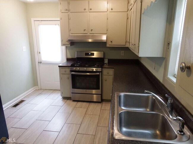 Foto del edificio - 3275 Lowe St