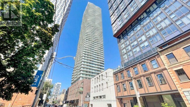 Building Photo - 100-LP100 Dalhousie St