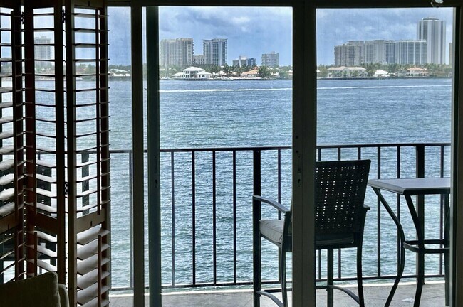Foto del edificio - 801 Lake Shore Dr