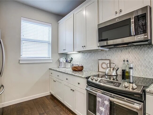 Building Photo - 5903 Lindell Ave