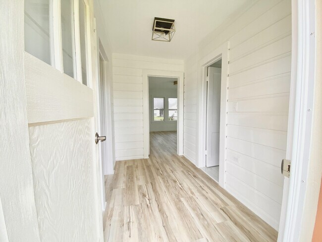 Building Photo - 114 Hollaway Ave #B
