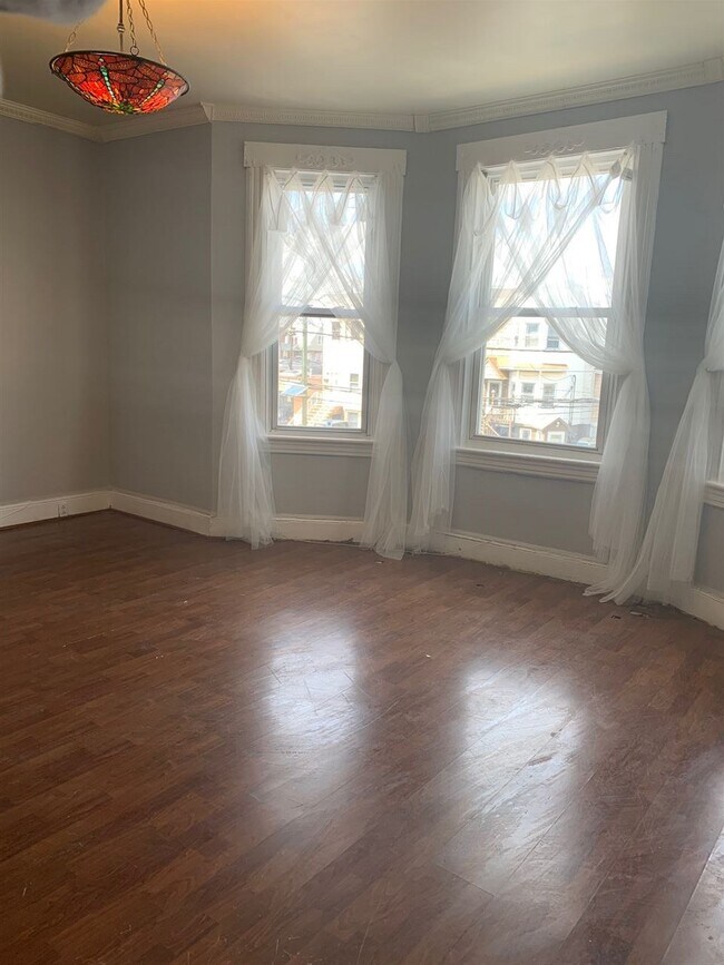 Foto del edificio - 712 John F. Kennedy Blvd