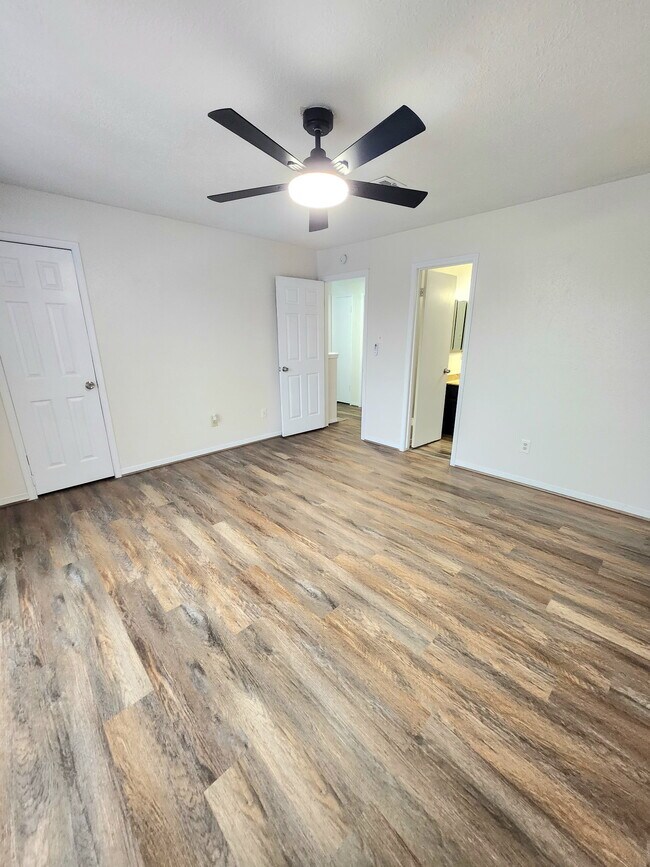 Foto del edificio - 10045 Emerald Creek Dr