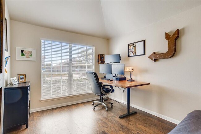 Building Photo - 1204 Utopia Ln