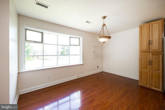 Building Photo - 126 Lampeter Ct