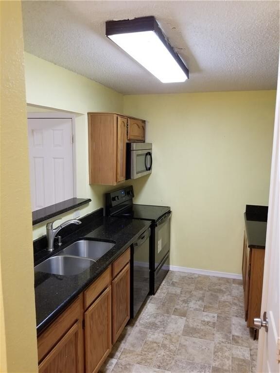 Building Photo - 3934 Brandon Park Dr