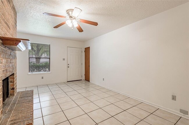 Building Photo - 3009 Manor Ln