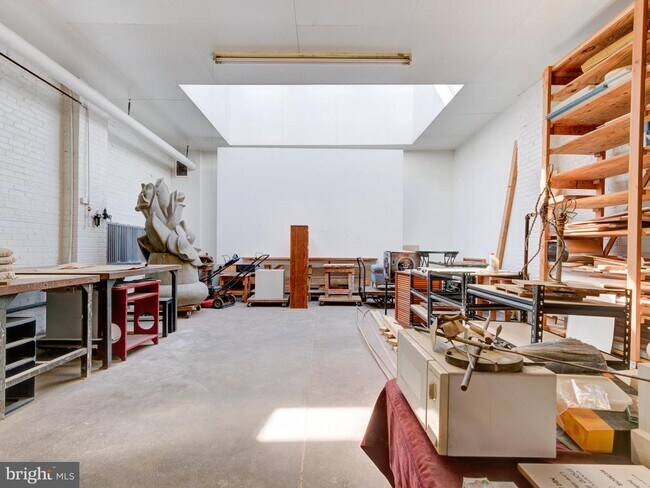 Building Photo - 1910 N Marshall St