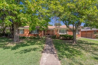 Building Photo - 9352 Angora St