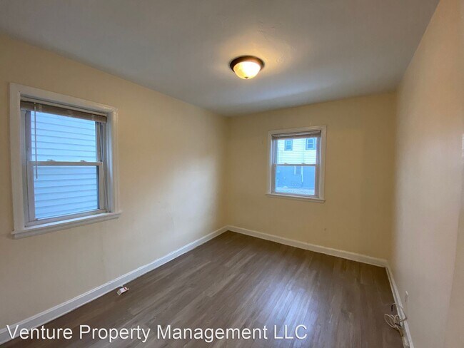 Building Photo - 2500 N Fratney St