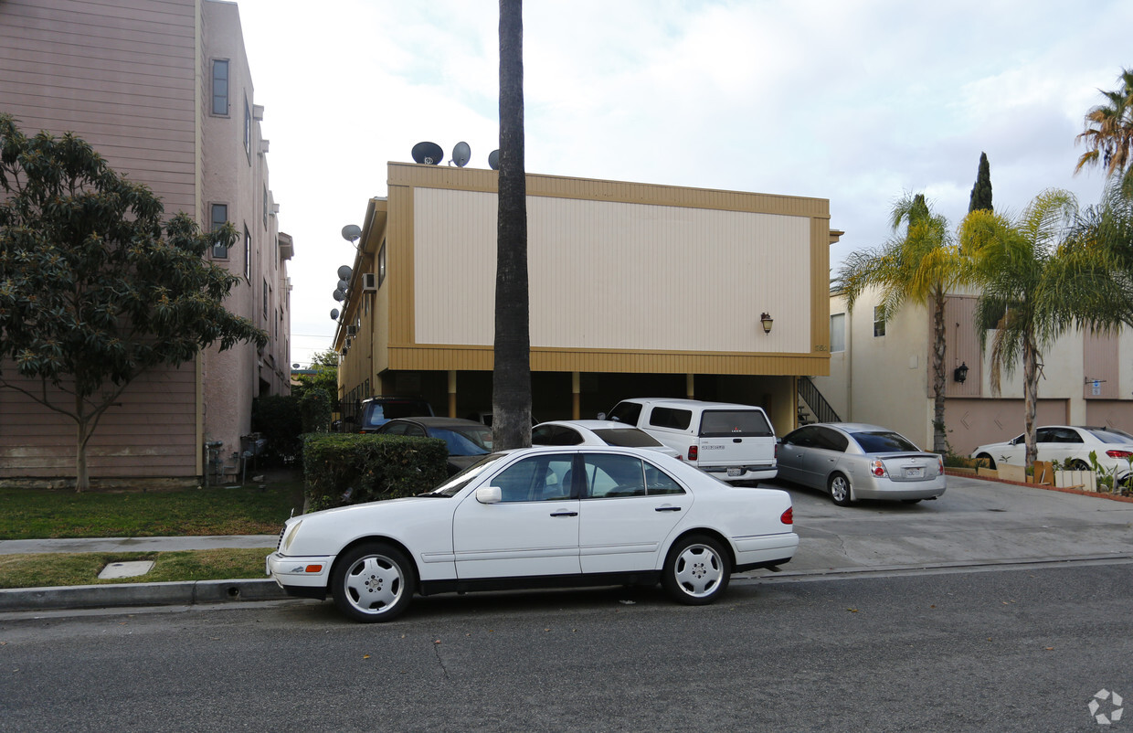 Building Photo - 352 W Lomita Ave