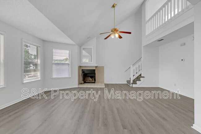 Foto del edificio - 517 Mary Robert Ln
