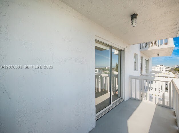 Foto del edificio - 7620 Carlyle Ave