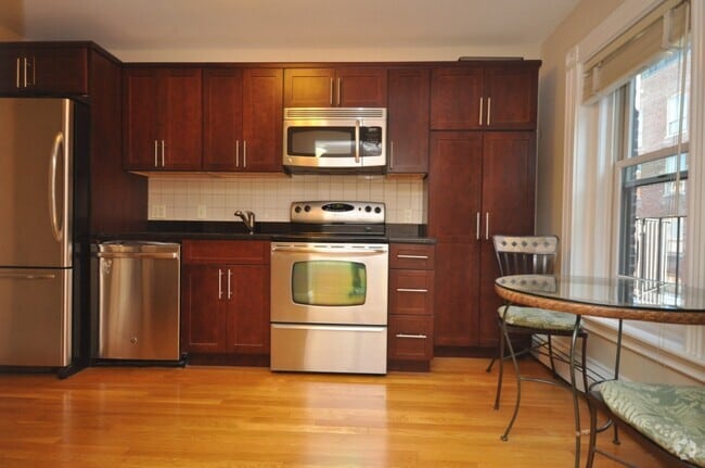 Building Photo - 218 Newbury St
