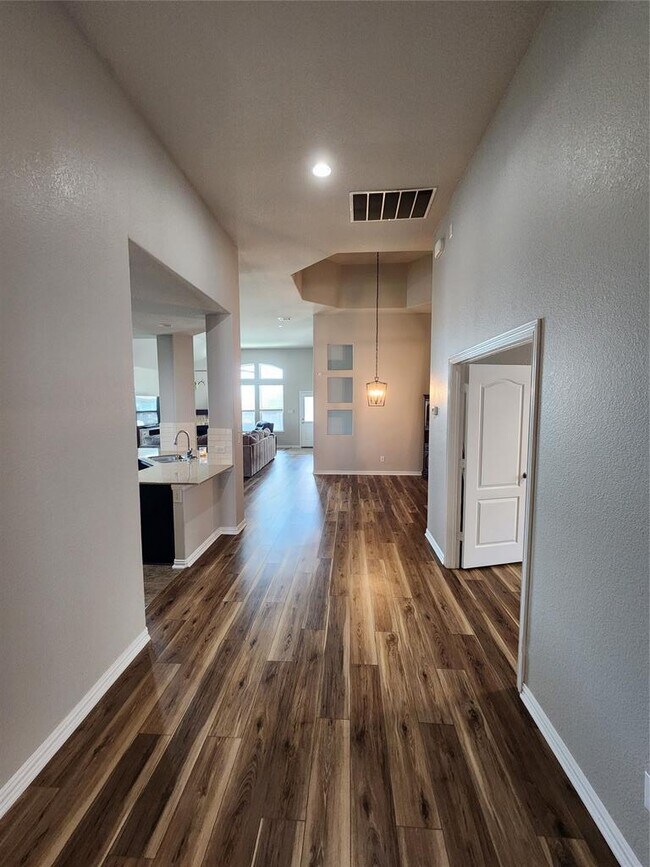Building Photo - 101 Salt Fork Dr
