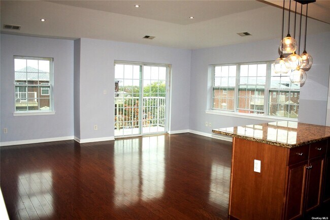 Foto del edificio - 327-27 Endeavor Pl