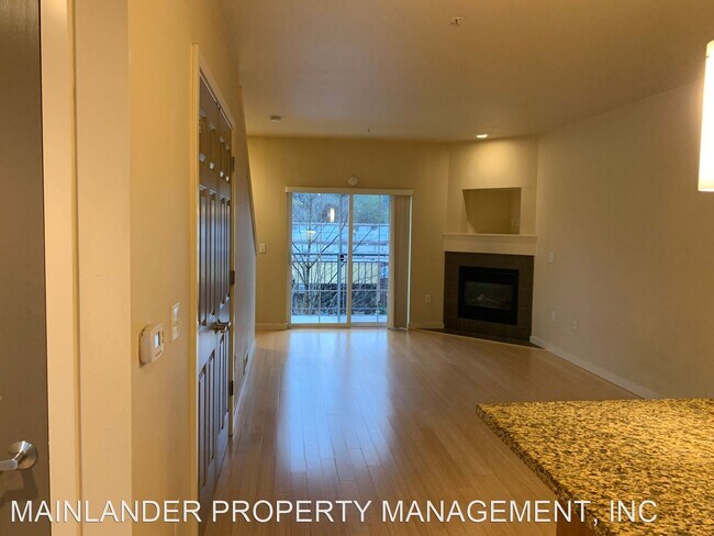 Foto del edificio - 2 br, 2 bath House - 10606 SE MAIN STREET ...