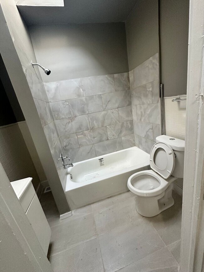 Foto del edificio - Charming 3-bedroom, 1-bathroom home located in the Cylburn Community