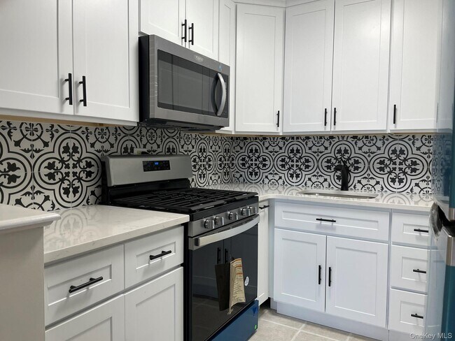 Building Photo - 301 W 110th St