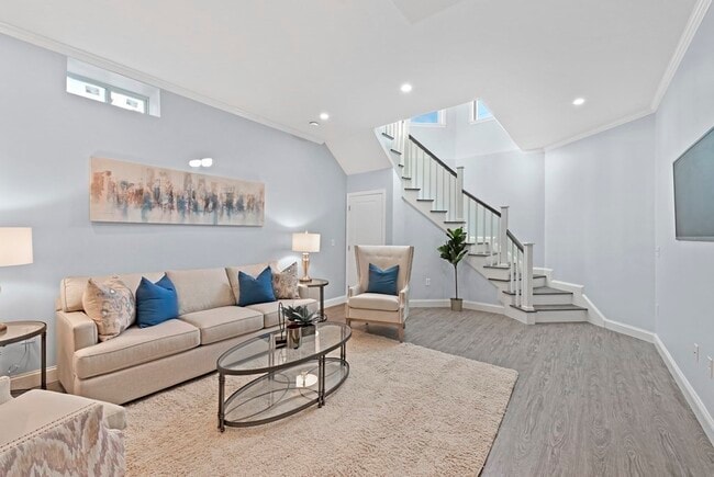 Building Photo - 68 Edson St