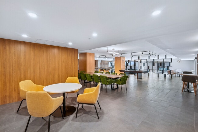 Resident Club Room - Metro Parc