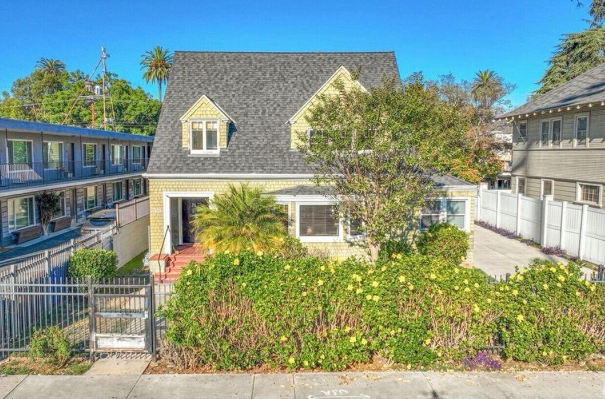 921-923 30th Street - 921-923 30th Street