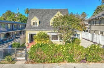 Building Photo - 921-923 W 30th St