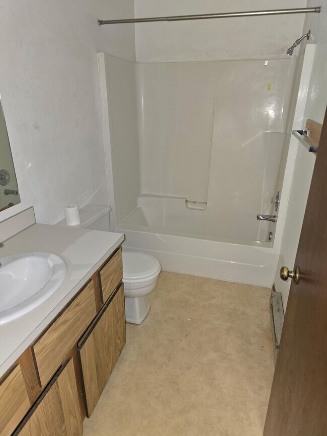 Building Photo - 1610 Lincoln St