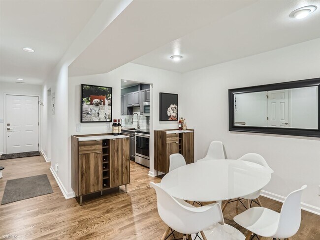 Foto del edificio - 2 br, 2.5 bath Townhome - 152 South Jackso...