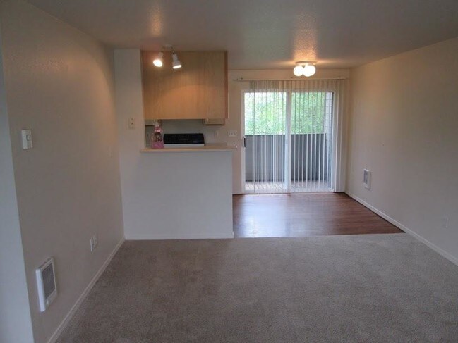 Building Photo - 600 SW 150th Ave