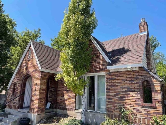 Building Photo - 4176 Highland Dr