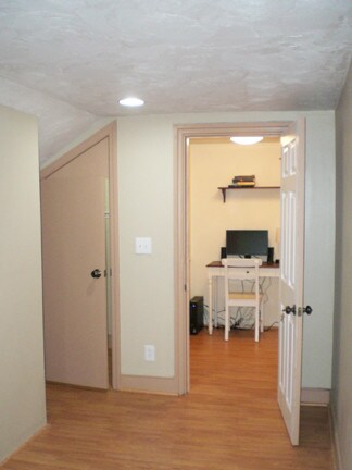 Building Photo - 86 Tobey St