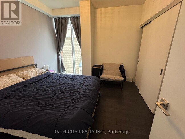 Building Photo - 32 Davenport Rd